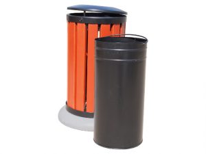 Abfallbehälter AB16 aus Stahl, Holz und Betonsockel, für öffentliche Bereiche - Befestigungsart: