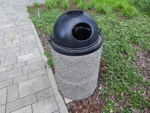 Abfallbehälter aus Beton mit deckel id. 136 - Betonarten: Waschbeton