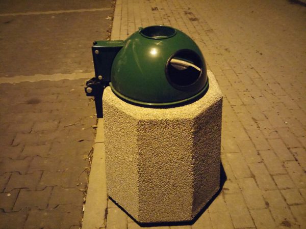 Abfallbehälter aus Beton mit Deckel id. 202 - Befestigungsart: freistehend