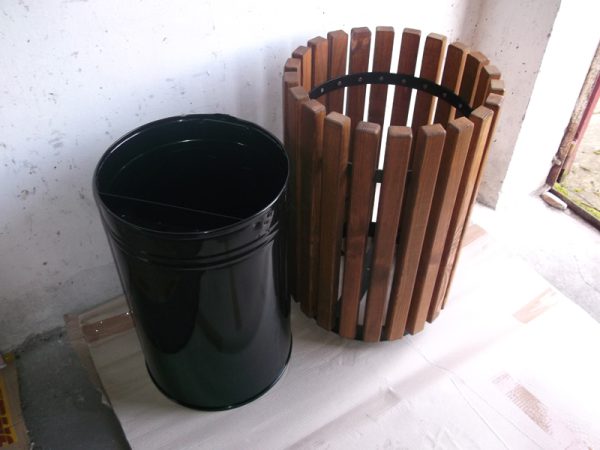 Abfallbehälter aus Stahl und Holz no. 10 - Befestigungsart:  zum aufschrauben