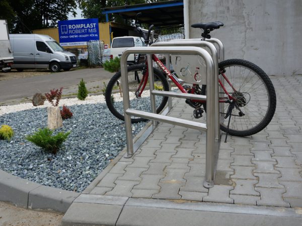 Anlehnbügel Fahrradständer – U TRIO mit Querstück + Parkschild - tiefe-des-standers: 80cm