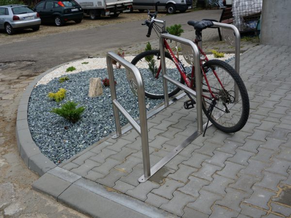 Anlehnbügel Fahrradständer – U TRIO mit Querstück + Parkschild - Durchmesser Rohr: Ø 48