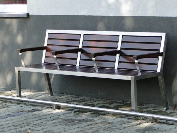 Bank aus Edelstahl am Bahnhof INOX KR05 - Material: rostträger Stahl