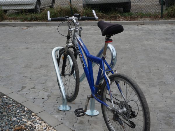 Einzelparker / Fahrradständer  U-19 wahlweise zum Aufdübeln oder Einbetonieren - Material:  rosttr