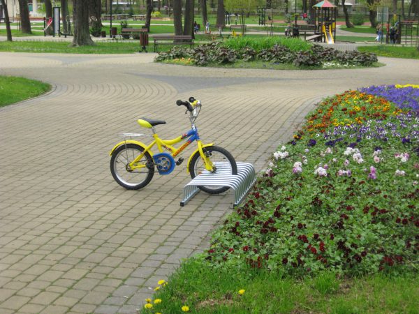 Kinder-Fahrradständer, Kindergarten, YOGI - Breite des Einstellplatzes: 6 cm
