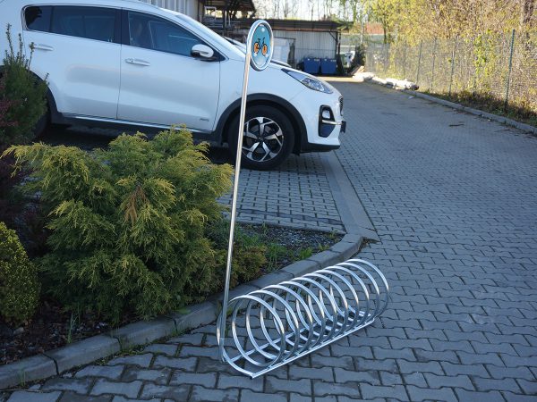 Spiral-Fahrradständer/Spiralparker mit Schild „Parkplatz” - rundrohr-radstander: Ø20mm