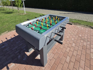 Robuster Betonkicker, Outdoor Tischkicker aus Beton - tischgrose: 110cm x 147cm, Höhe 91cm.